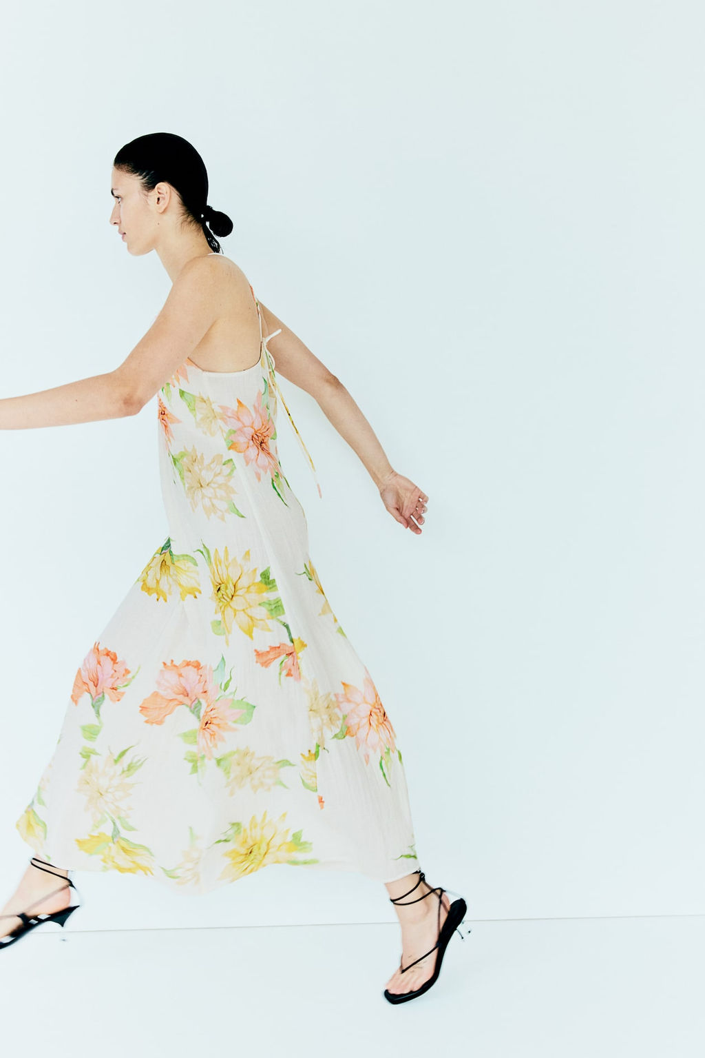 Vestido con tirantes espagueti