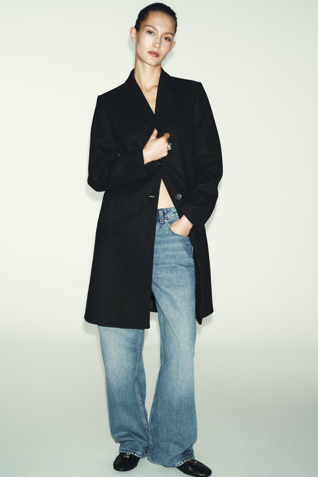 ABRIGO HOMBRERAS SOFT / Negro