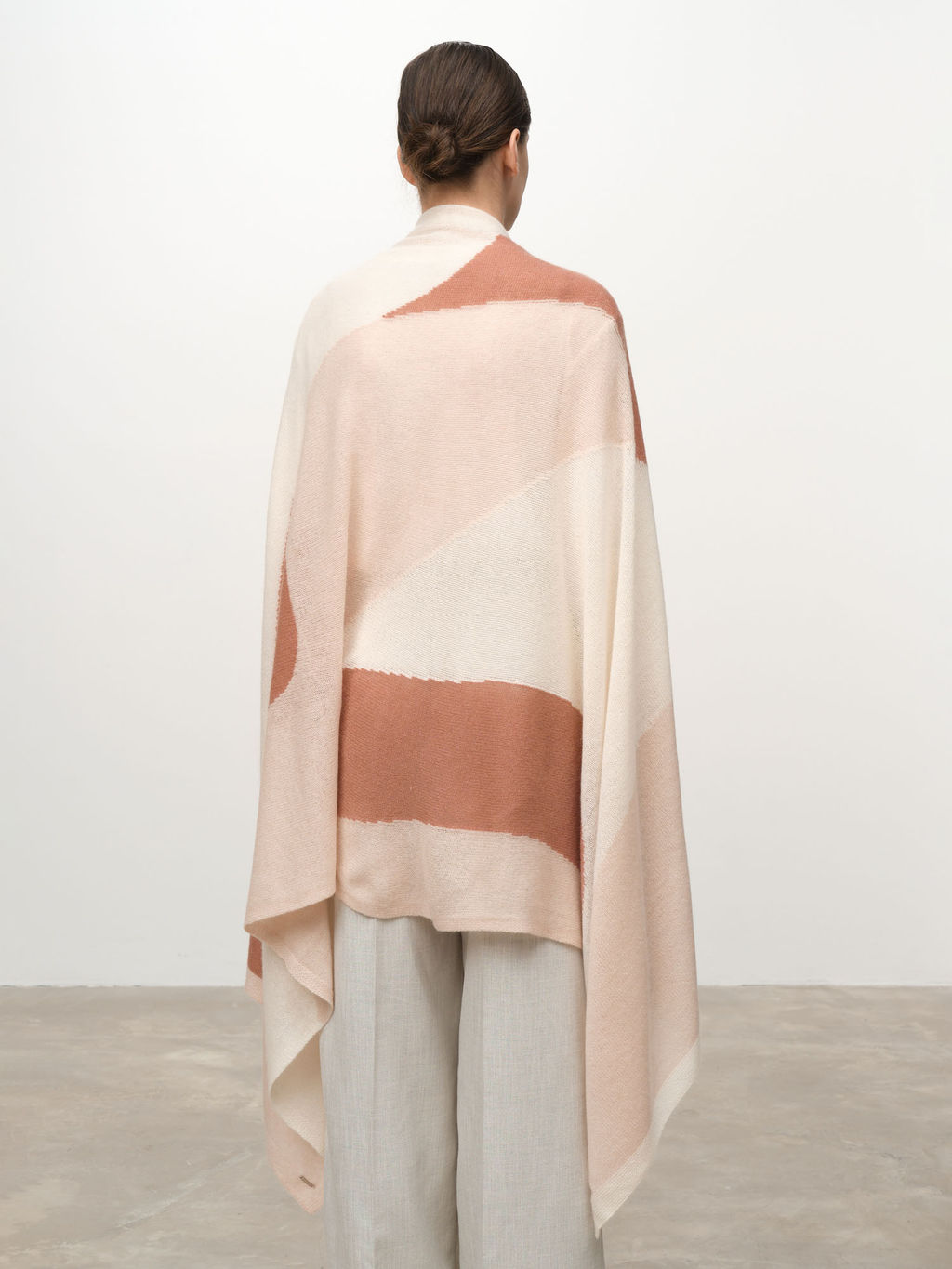 Палантин из кашемира 09043 жасмин-белый