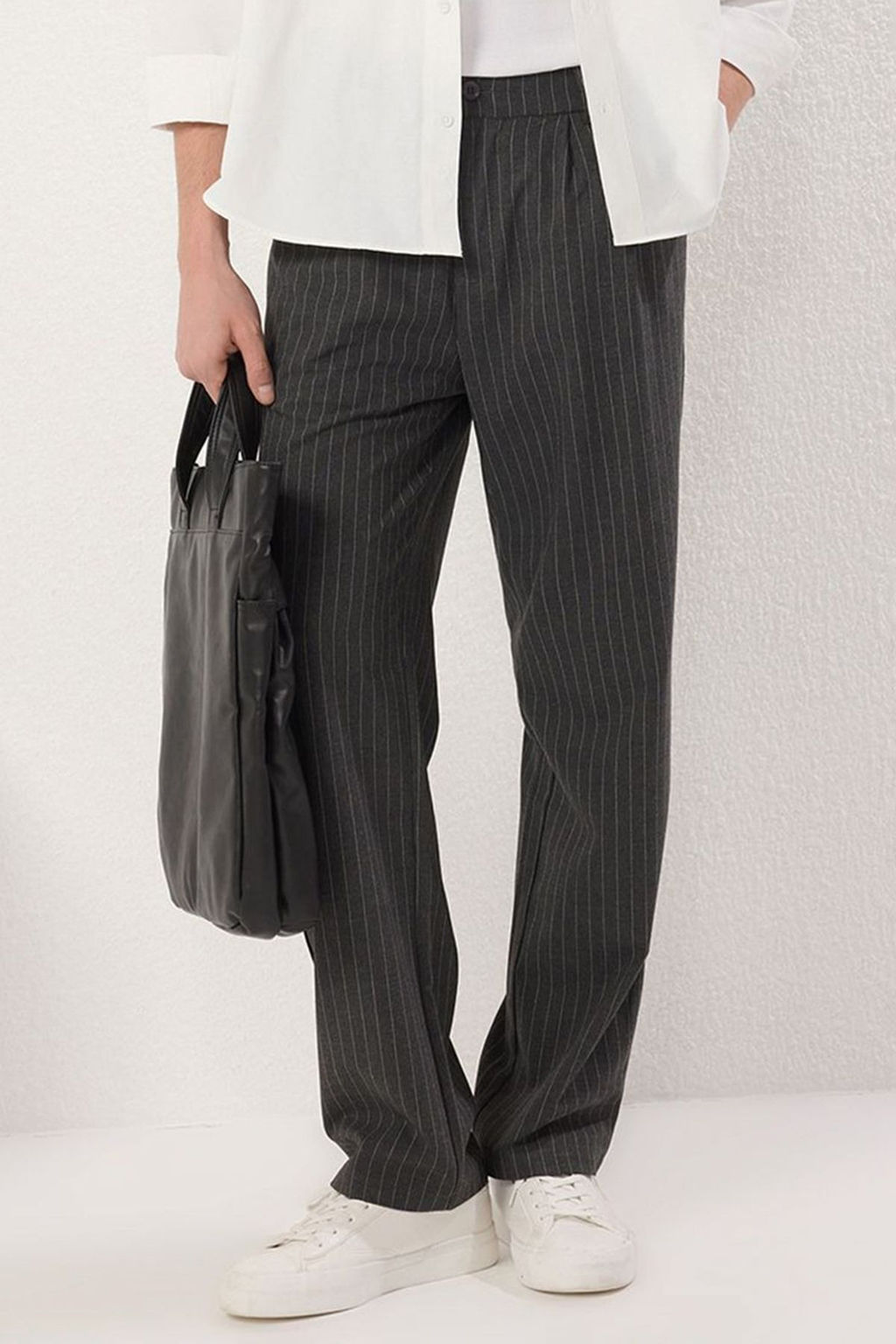 Antrasit Cizgili Pileli Klasik Baggy Fit Kumas Pantolon TMNSS24PL00024