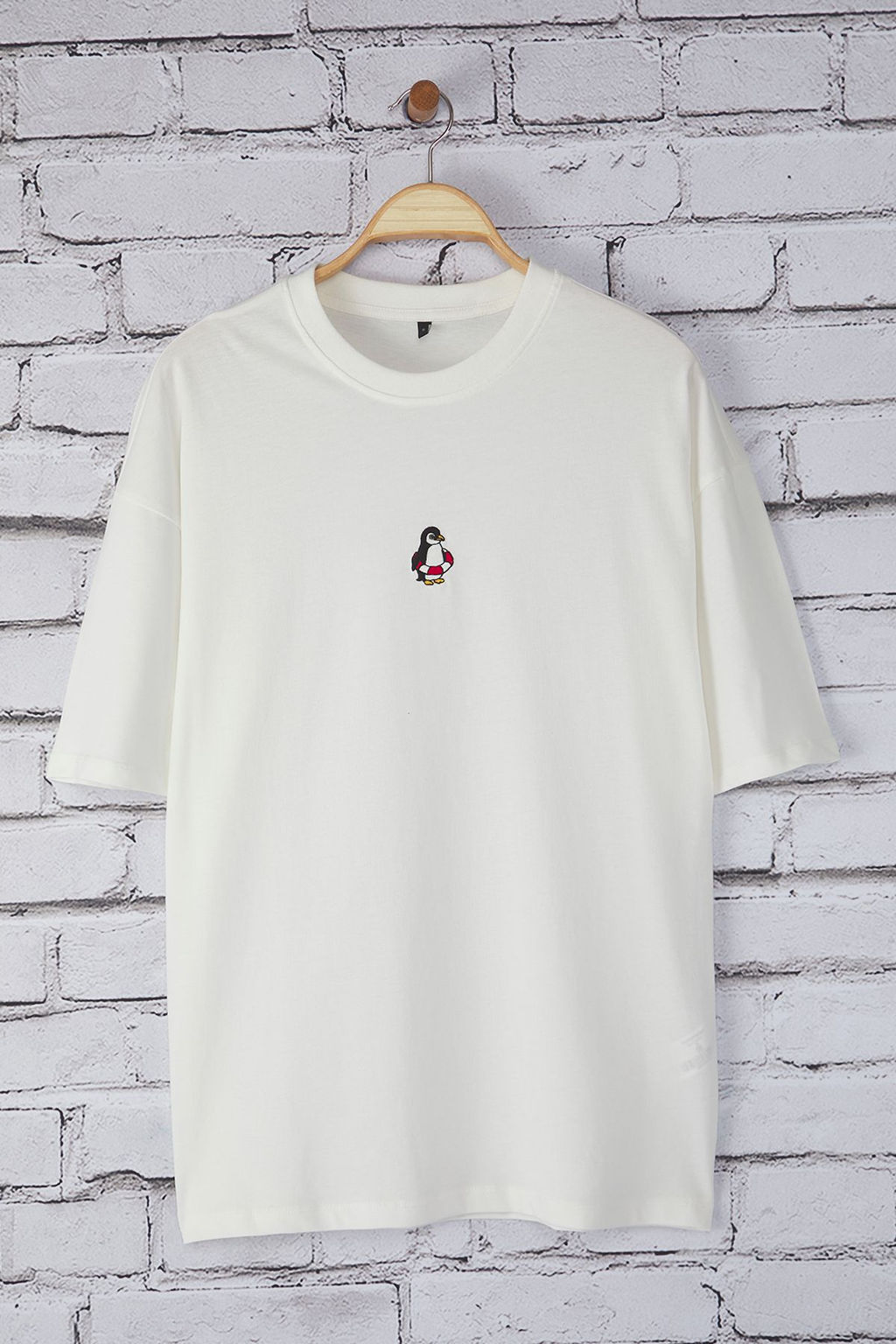 Ekru Oversize/Genis Kesim Penguen Nak?sl? %100 Pamuklu T-Shirt TMNSS23TS00243