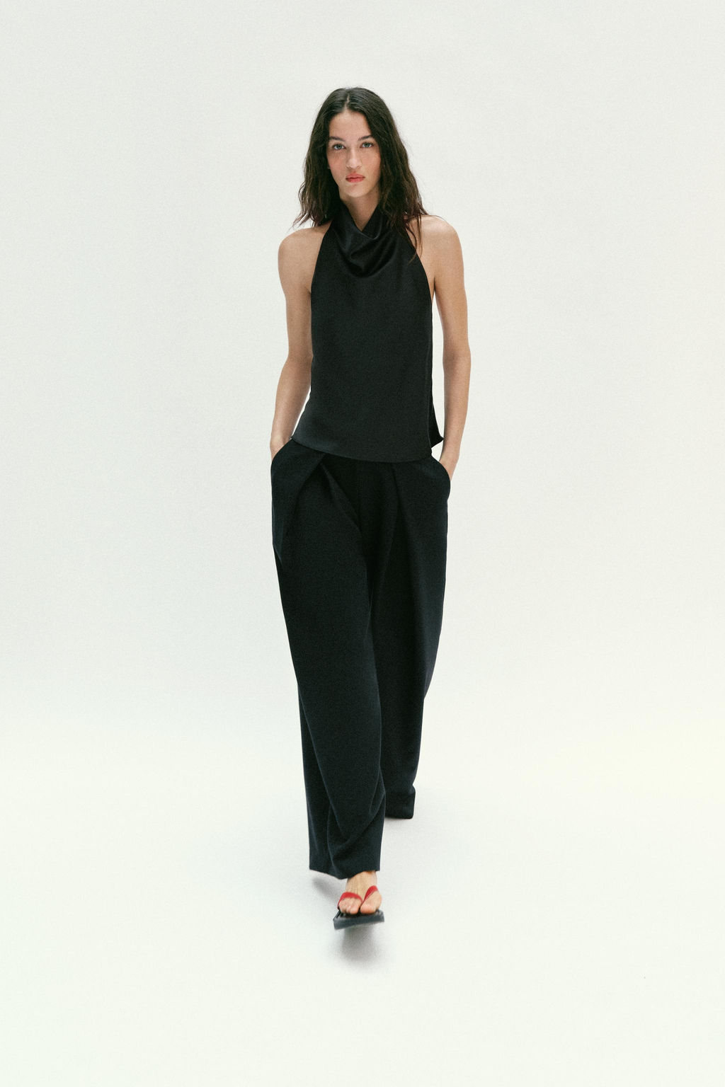 PANTAL?N TIRO ALTO PINZAS SET / Negro - Zara фото 4