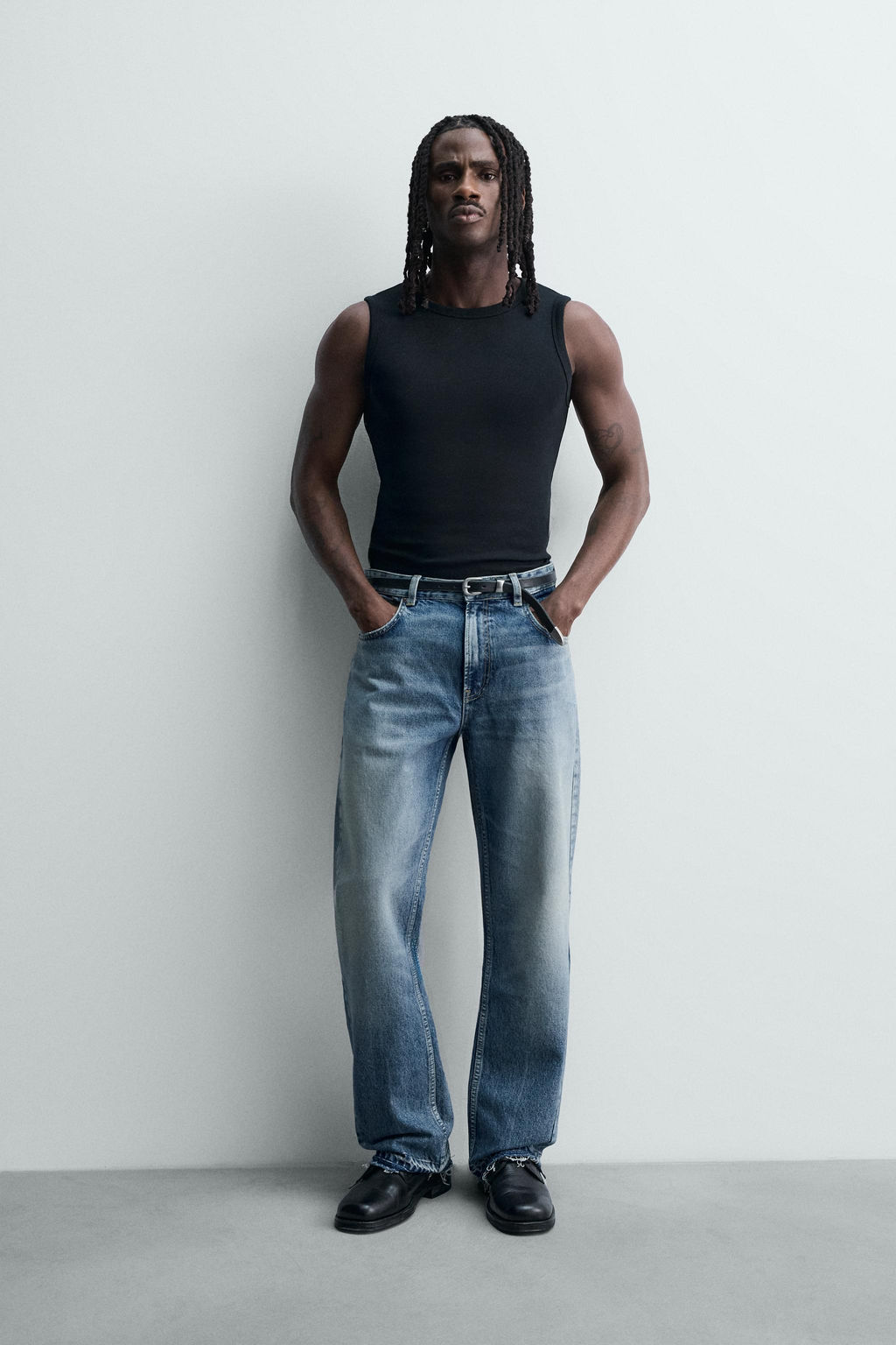 RIPPED FLARE FIT JEANS - Zara фото 4