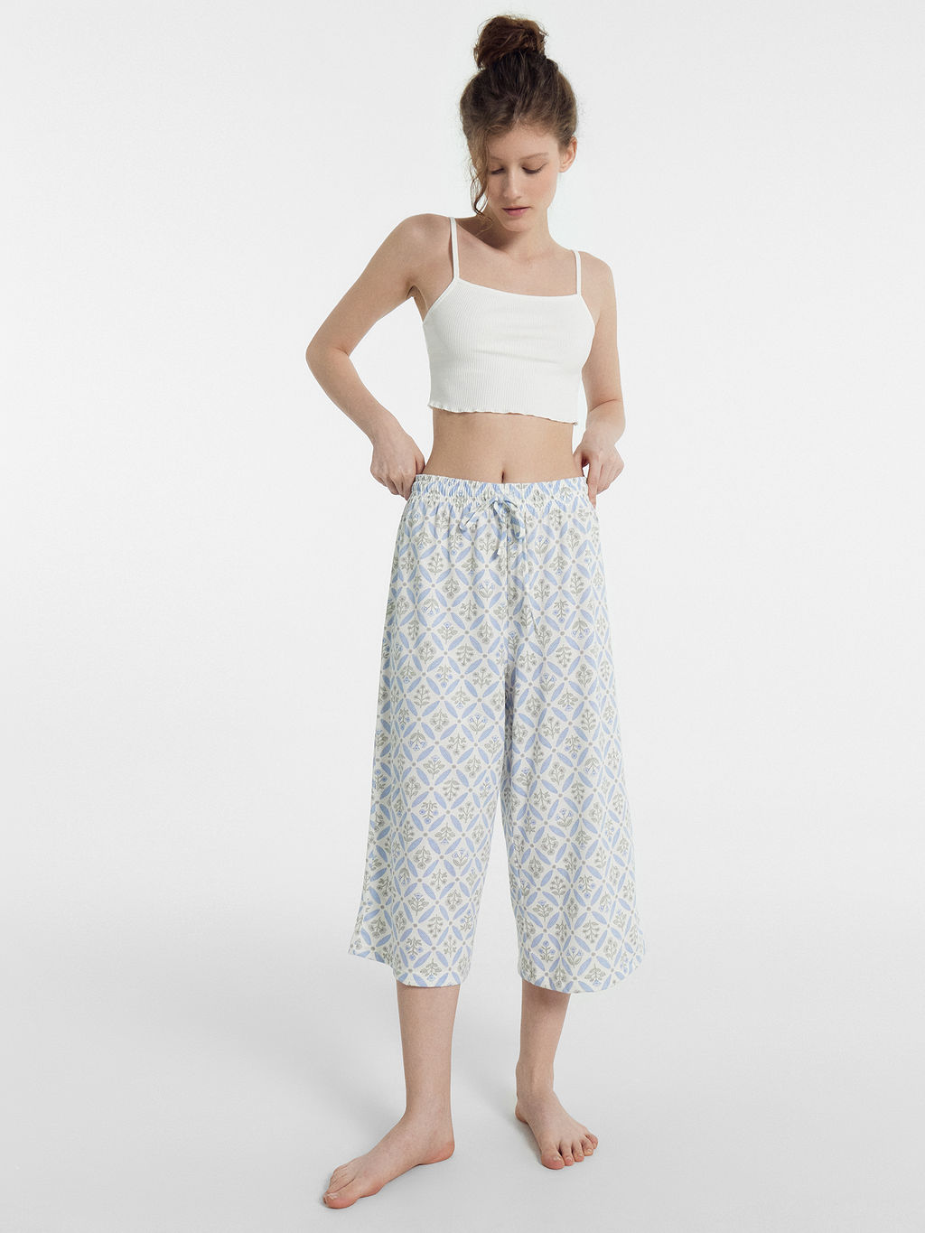 Бриджи женские белые с цветочным орнаментом - Mark formelle фото 3