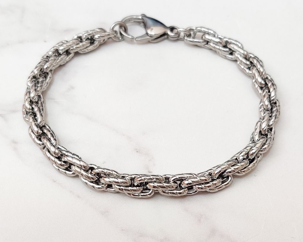 Браслет из стали