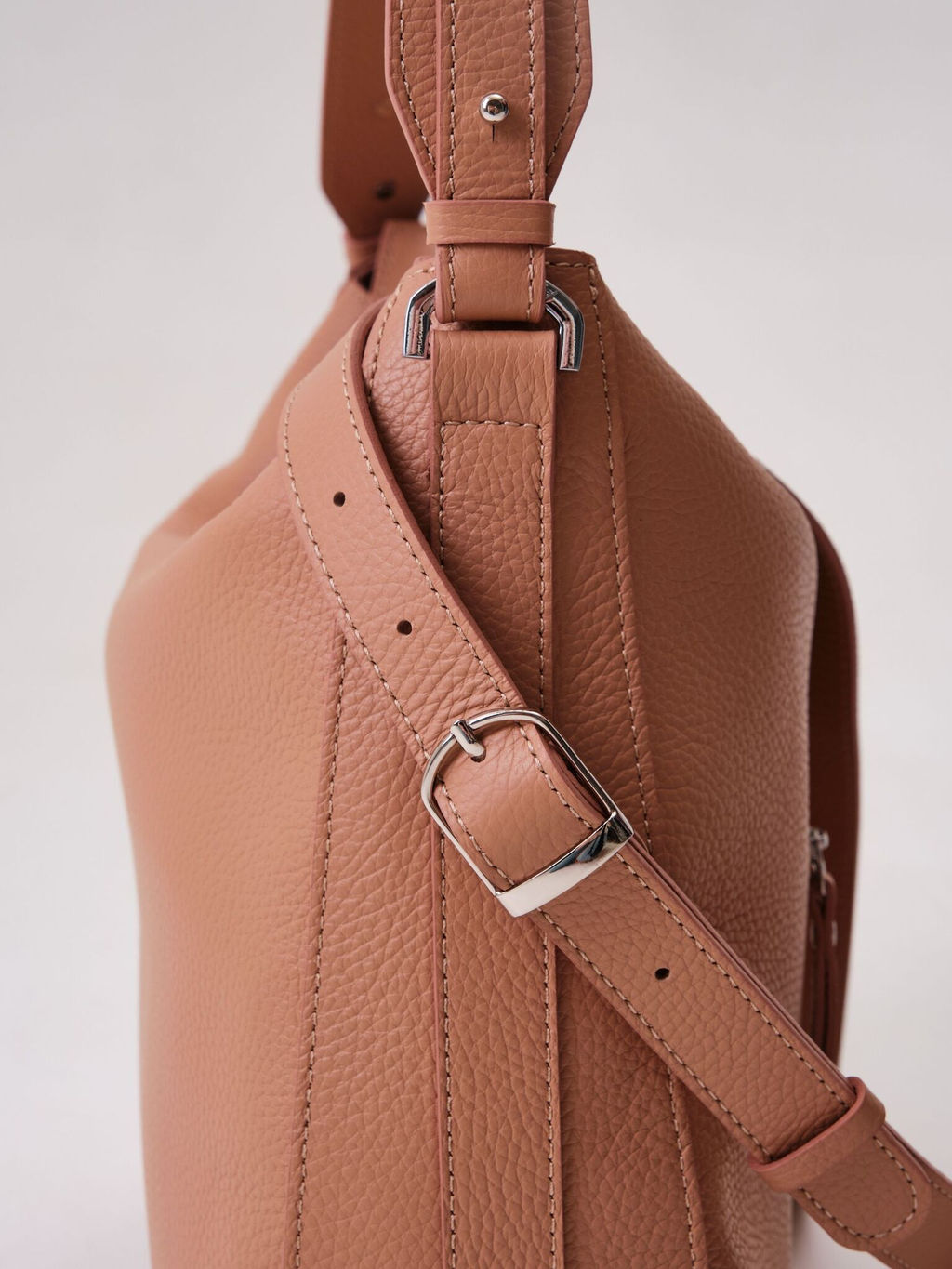 Сумка кожаная на плечо Azaro 30925 бежевая нуга