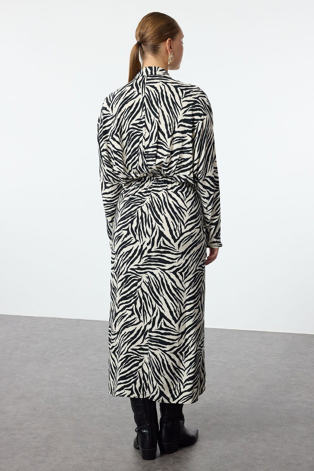 TRENDYOLMILLA Siyah Animal Desenli Etegi Buzgu Detayl? Dokuma Elbise TWOAW25EL00380  фото 5