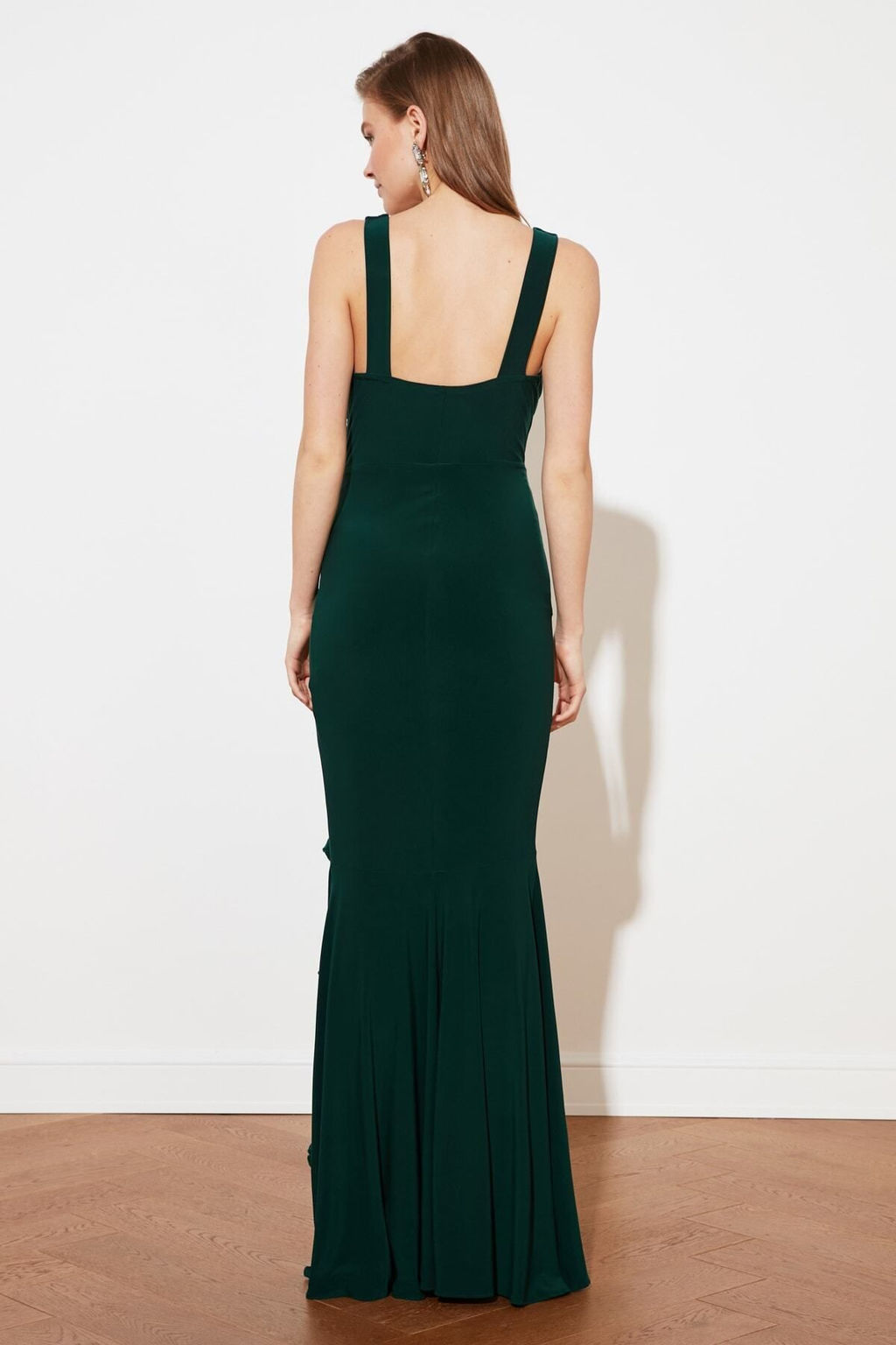 TRENDYOLMILLA Bordo Vucuda Oturan Astarl? Volanl? Orme Uzun S?k Abiye Elbise TPRSS19UT0026 фото 11