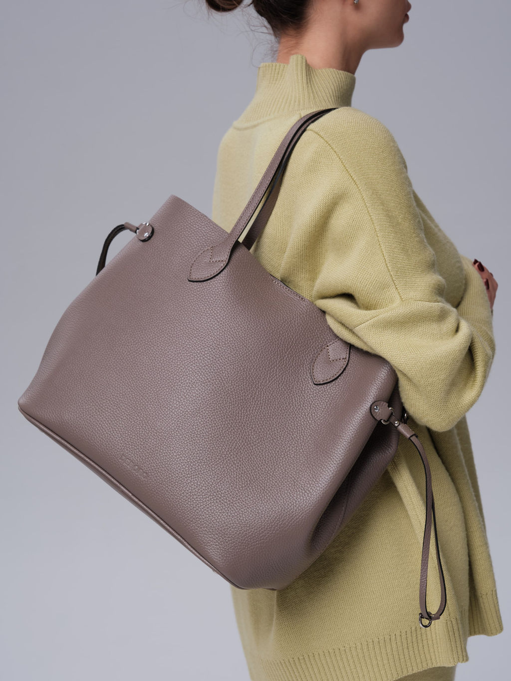 Сумка кожаная шоппер Deboro 30890 тауп