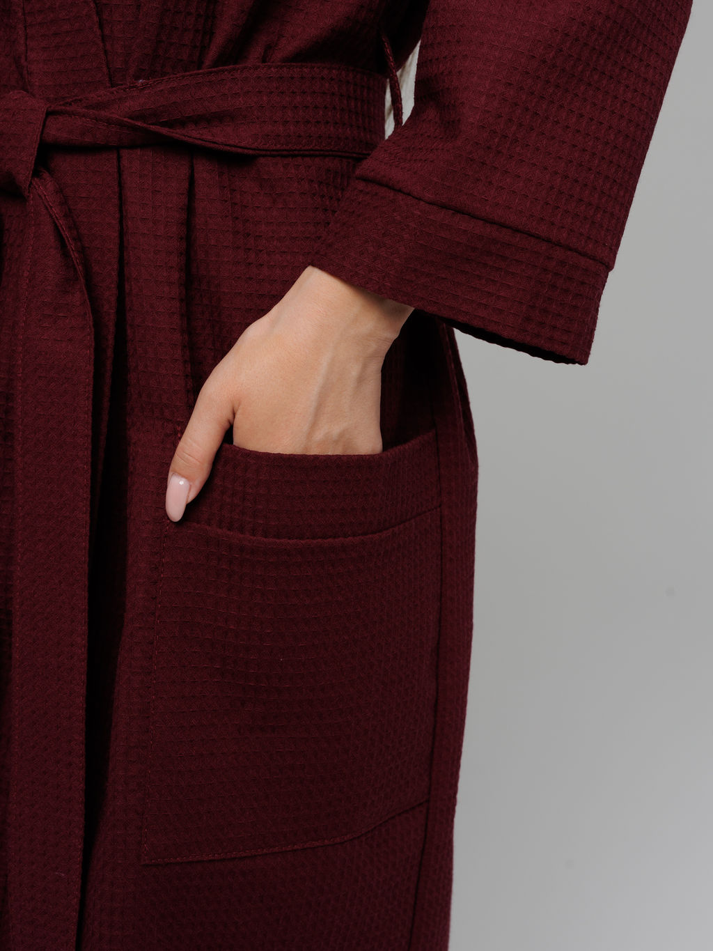Женский укороченный вафельный халат с планкой темно-бордовый В-11 (122)