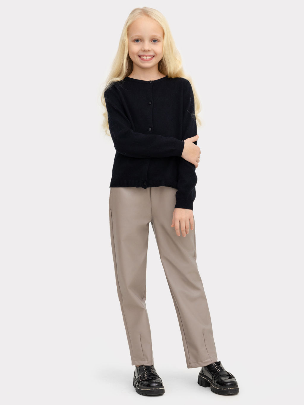 Брюки для девочек в сером цвете из экокожи - Mark formelle фото 2