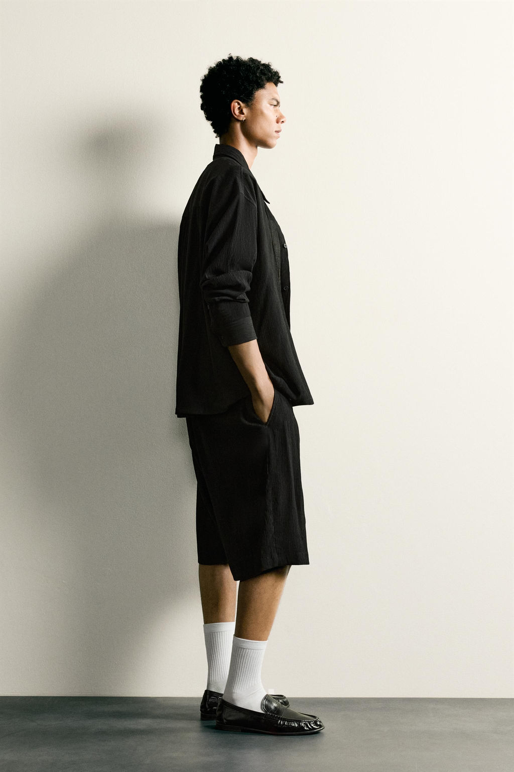 BERMUDA RELAXED FIT RELIEVE / Negro - Zara фото 4