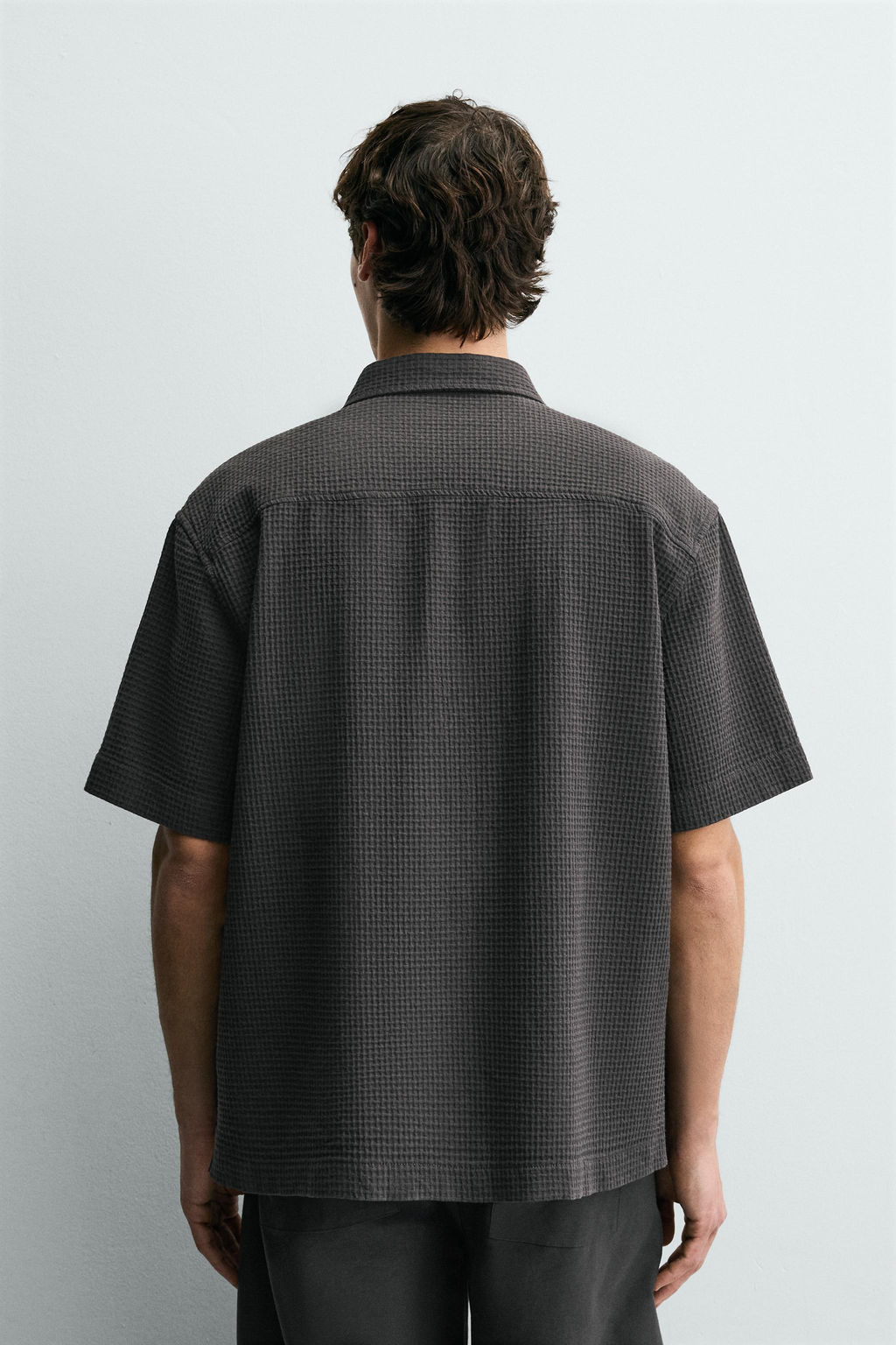 CAMISA ESTRUCTURA BOLSILLO / Gris / Tostado