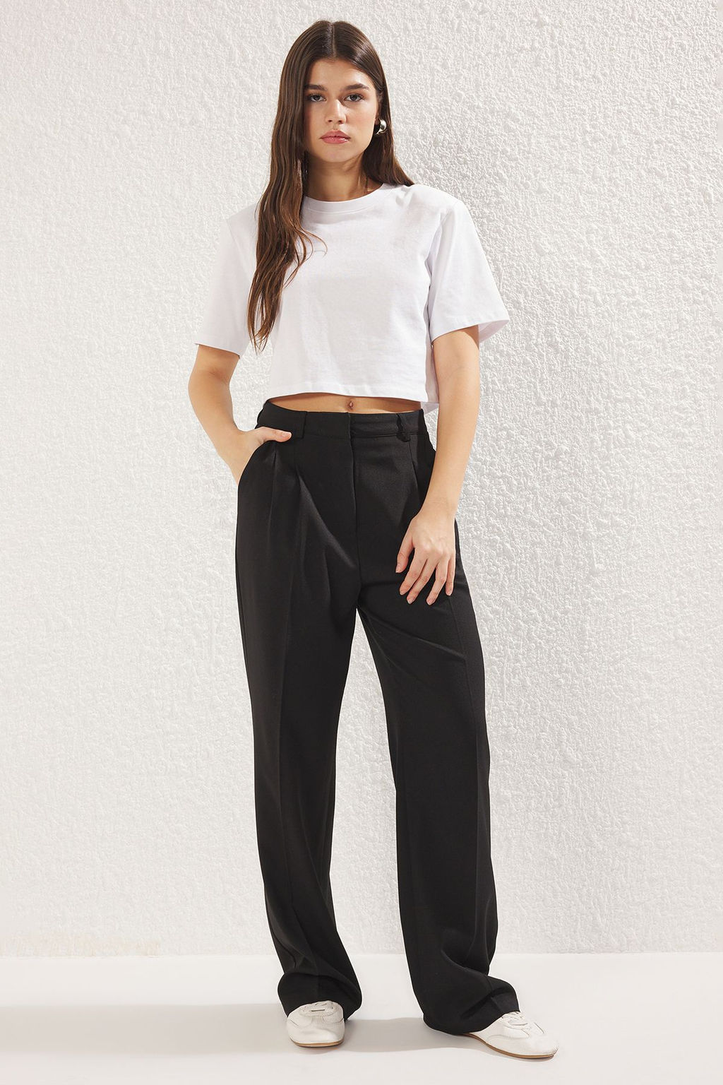 Siyah*001 Limited Edition Straight/Duz Kesim Pilili Dokuma Kumas Pantolon TWOAW23PL00401
