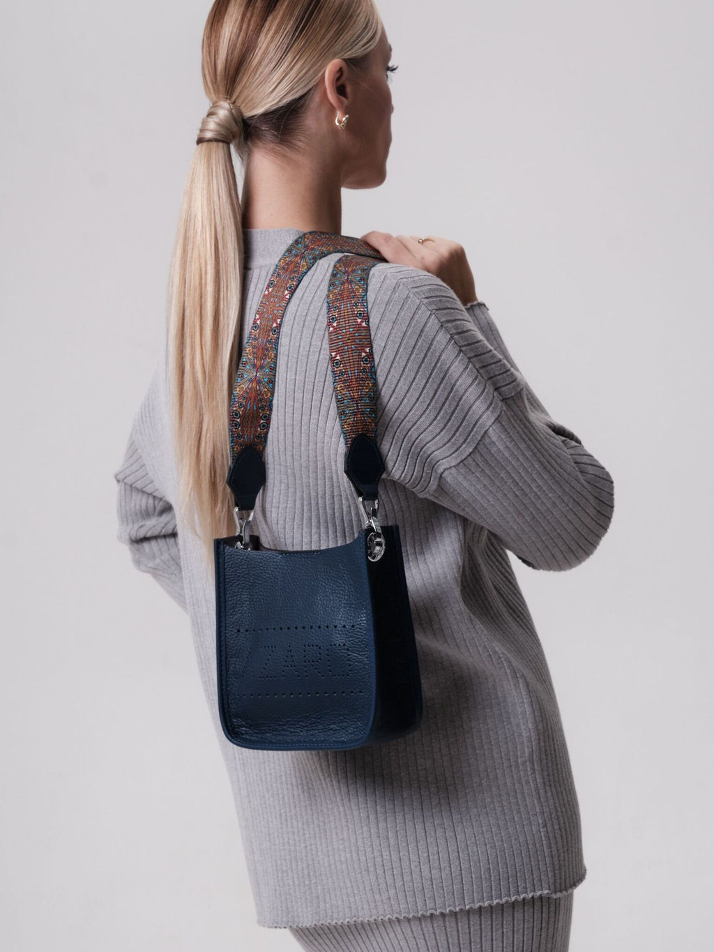 Сумка кожаная на плечо Azaro 30996 темно-синяя