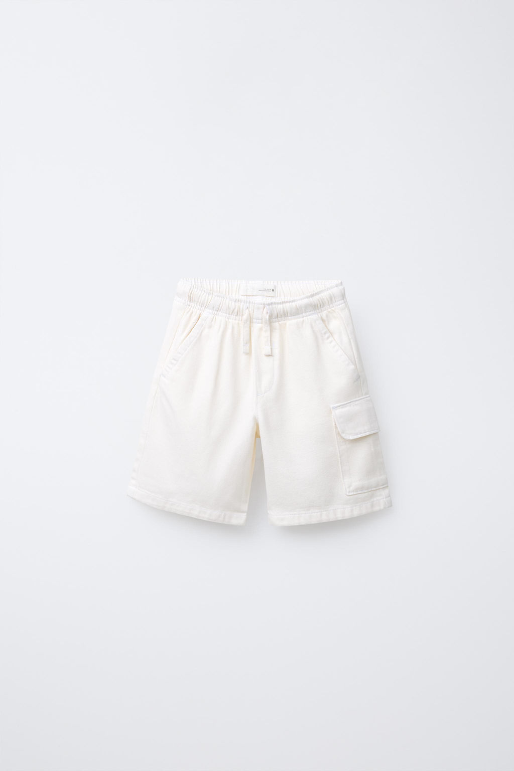 STRAIGHT FLOWING CARGO BERMUDA SHORTS