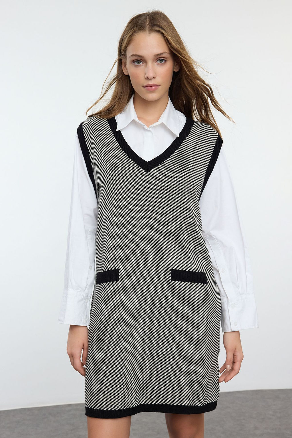TRENDYOLMILLA Siyah Mini Triko Renk Bloklu Elbise TWOAW25EL00073