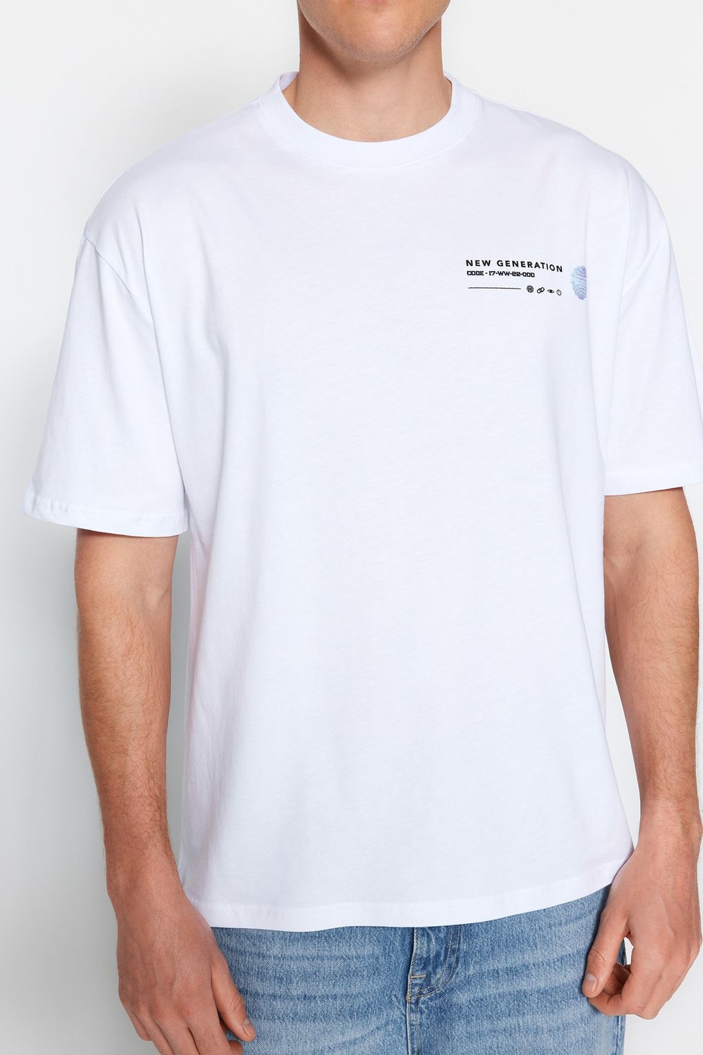 Beyaz Oversize/Genis Kesim Bask?l? %100 Pamuklu T-Shirt TMNSS23TS00238