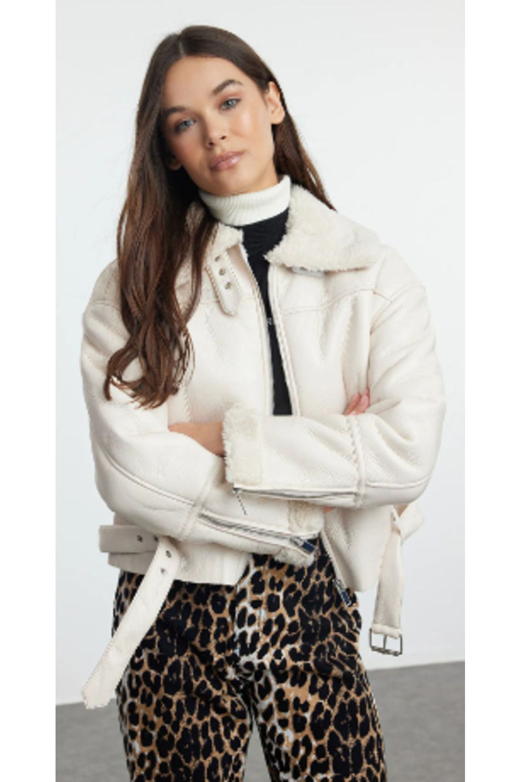 Trendyolmilla Ekru Pelus Detayl? Suni Deri Biker Ceket Mont TWOAW24MO00279  фото 8