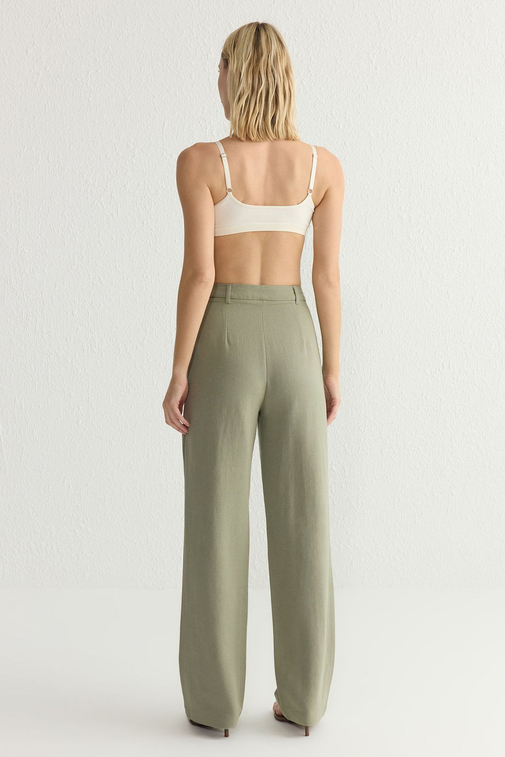 TRENDYOLMILLA Haki Keten Gorunumlu Wide Leg/Genis Paca Dokuma Pantolon TWOSS25PL00018