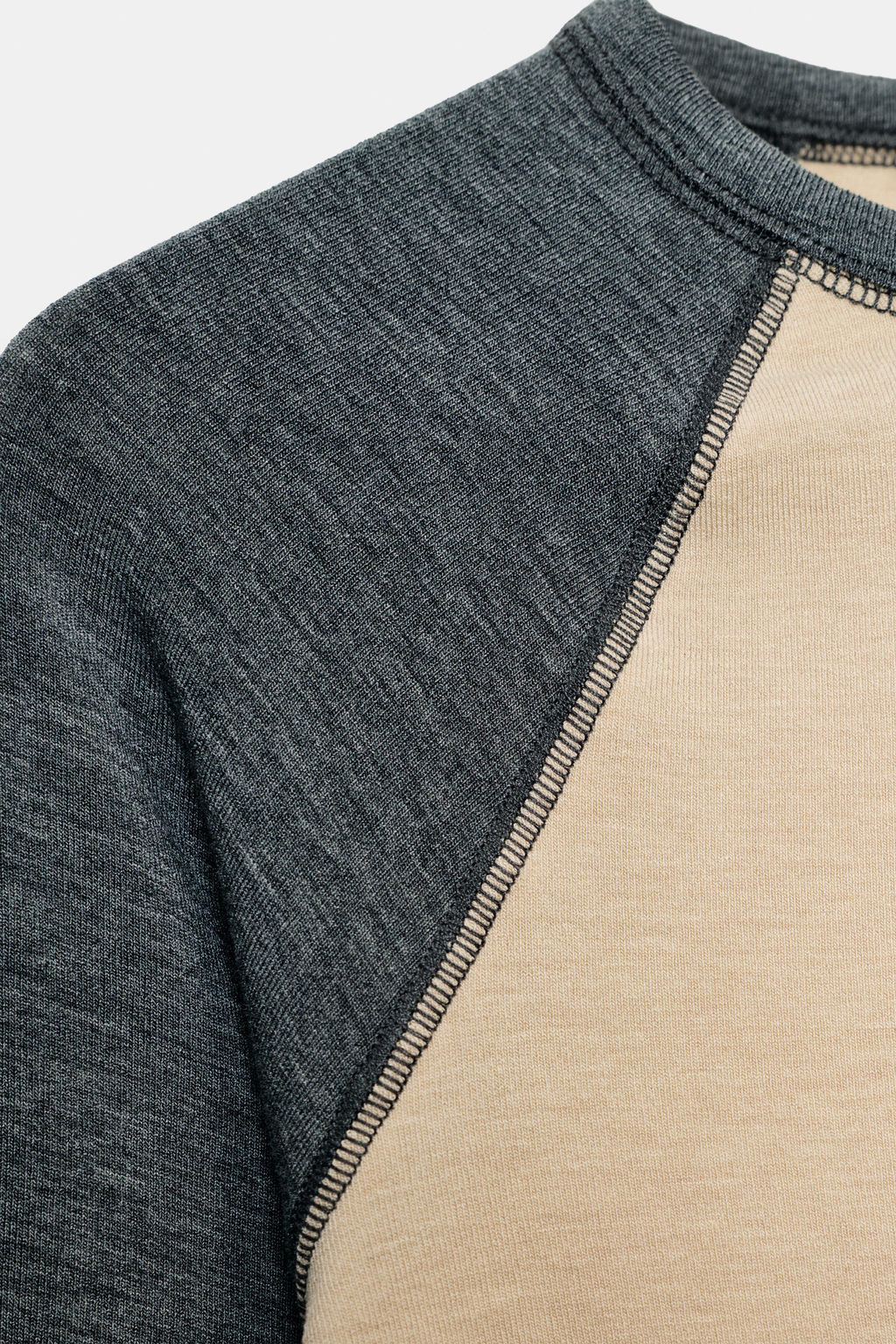 CONTRAST RAGLAN SLEEVE T-SHIRT - Zara фото 14