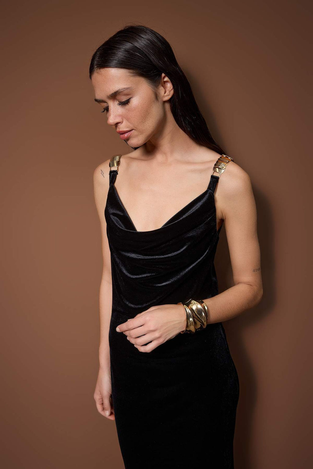 Siyah Aksesuar Detayl? Orme Kadife Maxi Astars?z Elbise TPRAW26EL00062 - Trendyolmilla фото 4