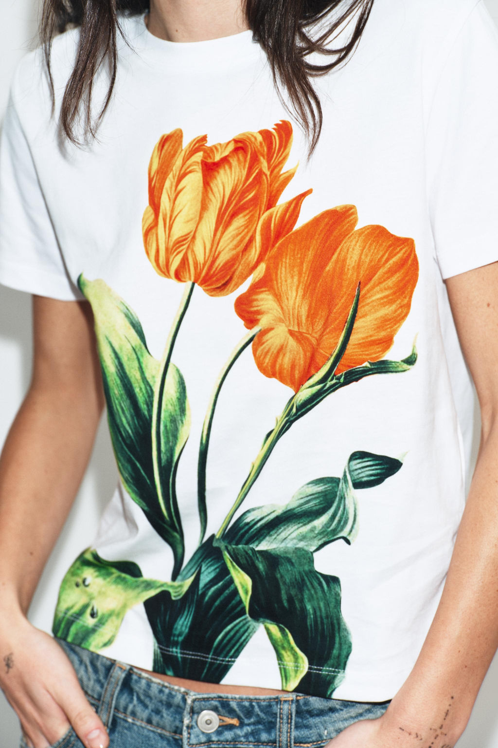 CAMISETA ESTAMPADO FLORES / Blanco