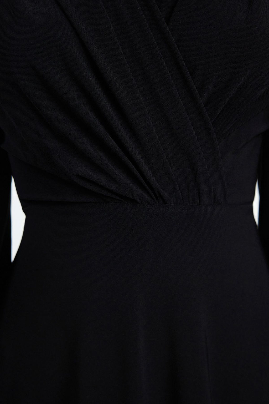 TRENDYOLMILLA Siyah Duz Maxi Kruvaze Detayl? A-line/Can Ac?lan Melek Kol Orme Elbise TWOAW25EL00098  фото 4