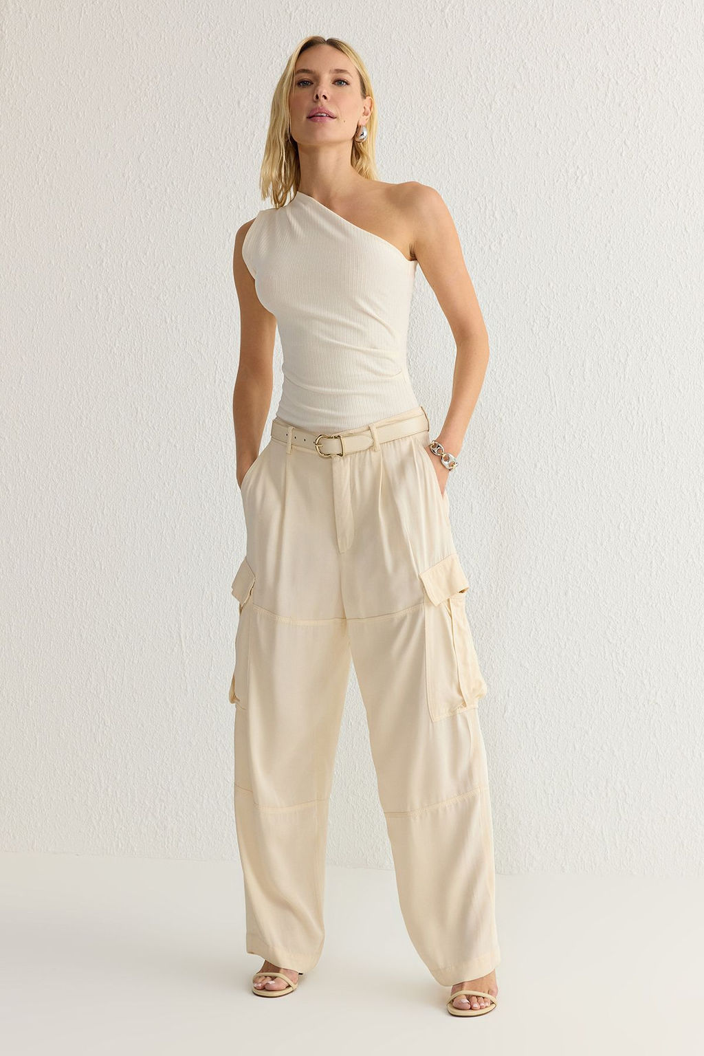 Ekru Buzgu/Drape Detayl? Fitted/Vucuda Oturan Tek Kol Esnek Orme Bluz TWOSS25BZ00021 - Trendyolmilla фото 2