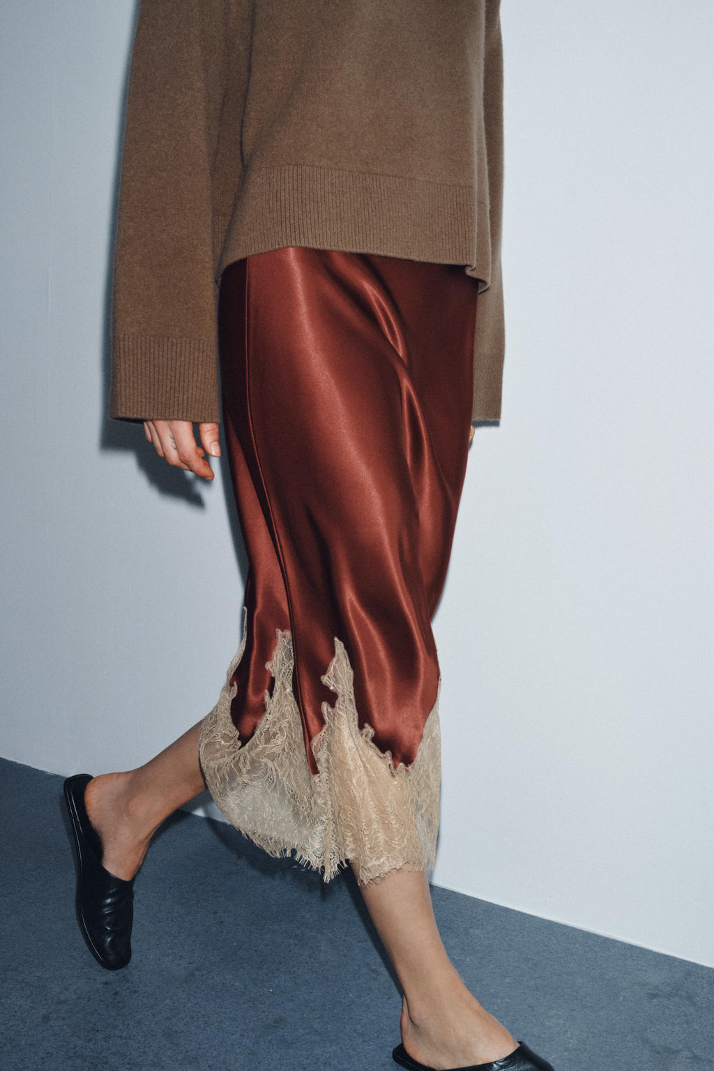 ZW COLLECTION CONTRAST LACE SATIN SKIRT - Zara фото 2