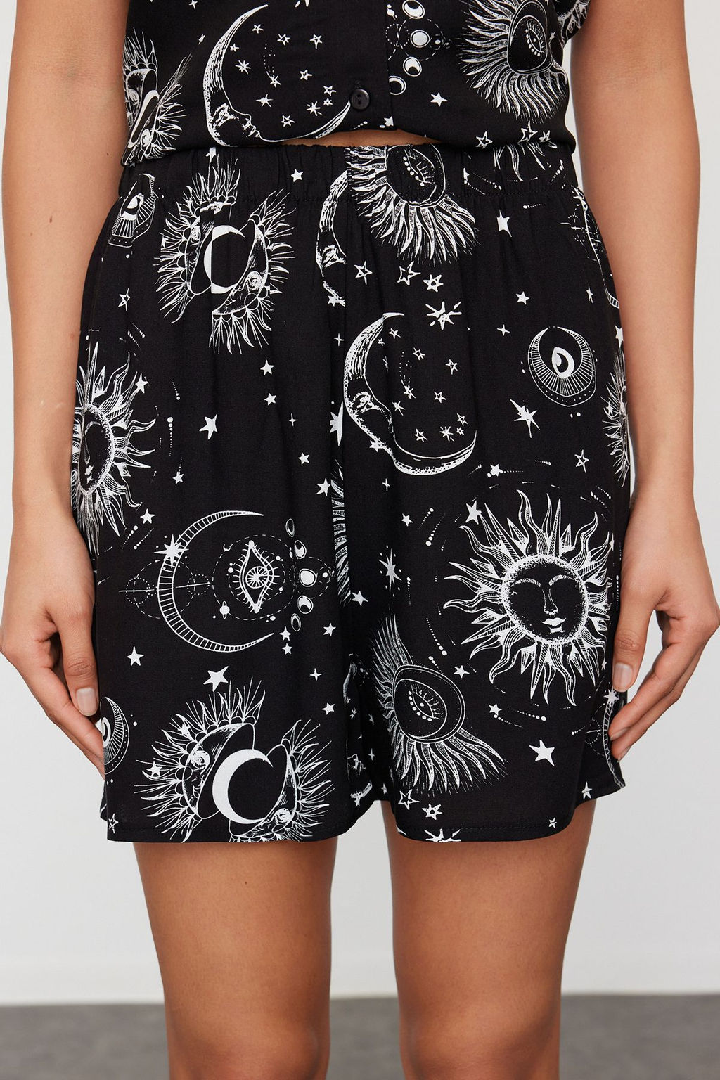 Trendyolmilla Kad?n Couple/Cift Mavi Galaksi Desenli Viskon Sortlu Dokuma Pijama Tak?m? THMSS24PT00135 фото 14