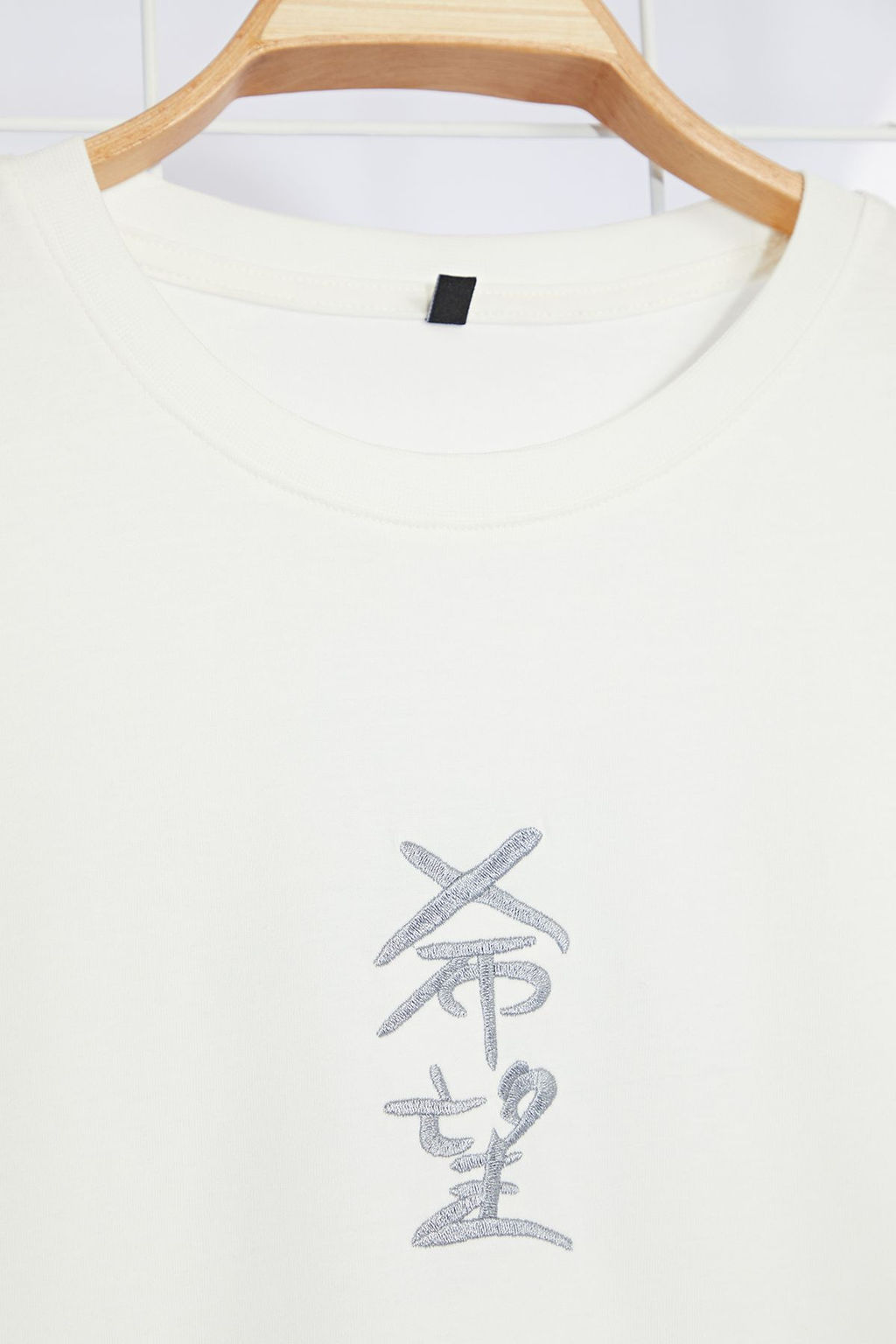 Ekru Oversize/Genis Kesim Uzak Dogu Nak?sl?/S?rt Bask?l? T-shirt TMNSS24TS00020 - Trendyolmilla фото 3