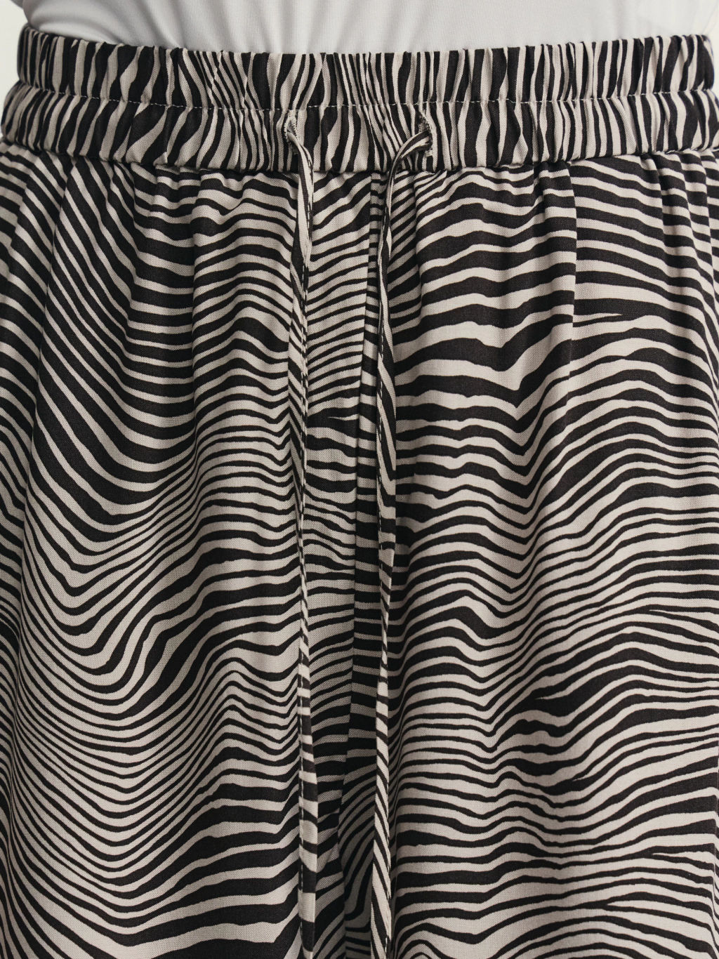 Шорты из вискозы с эластичным поясом / Zarina  фото 6