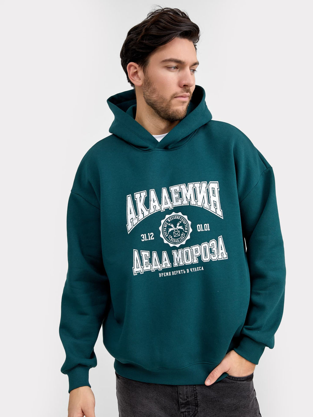 Теплое худи в оттенке сосна с новогодним принтом - Mark formelle фото 2