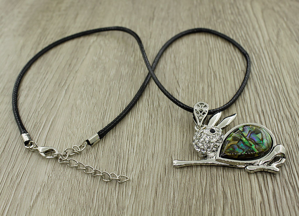 Кулон "Кролик" перламутр гелиотис