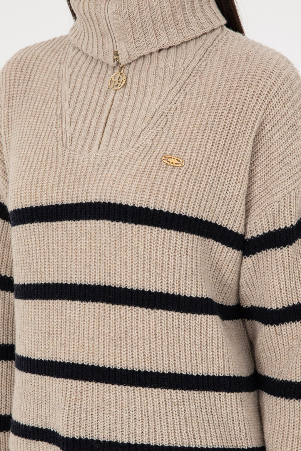 Женский свитер с v-образным вырезом и камнями Неожиданная скидка в корзине - U.s. polo assn фото 7