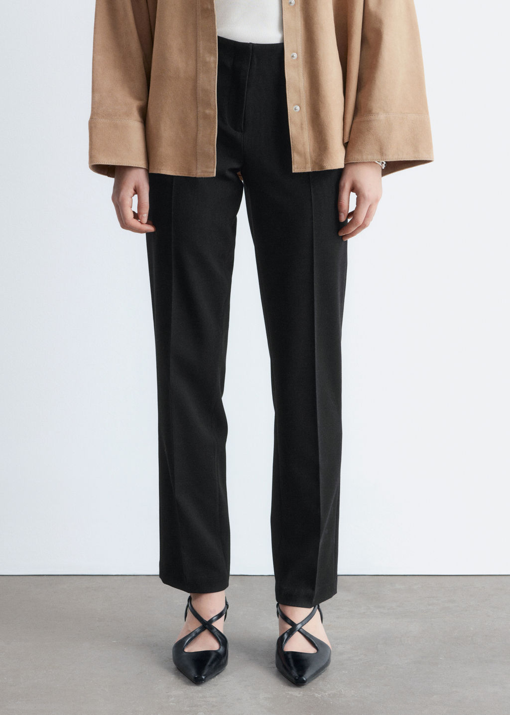 Pantalones con pliegues marcados entallados - H&m фото 6