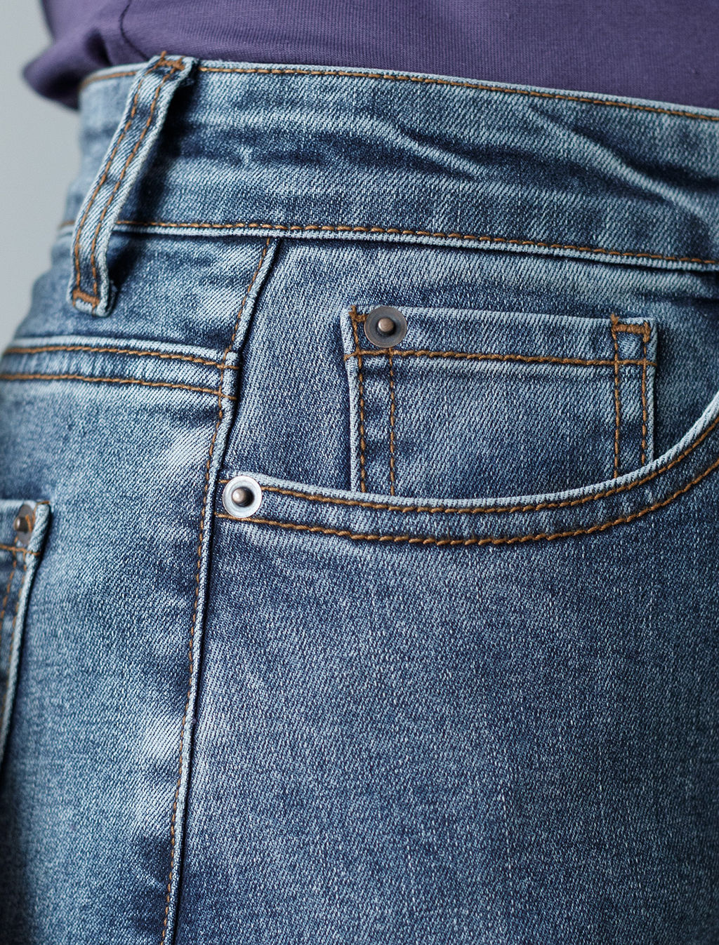 Джинсы трубы широкие с декоративной стиркой из эластичного денима - Vilatte фото 4