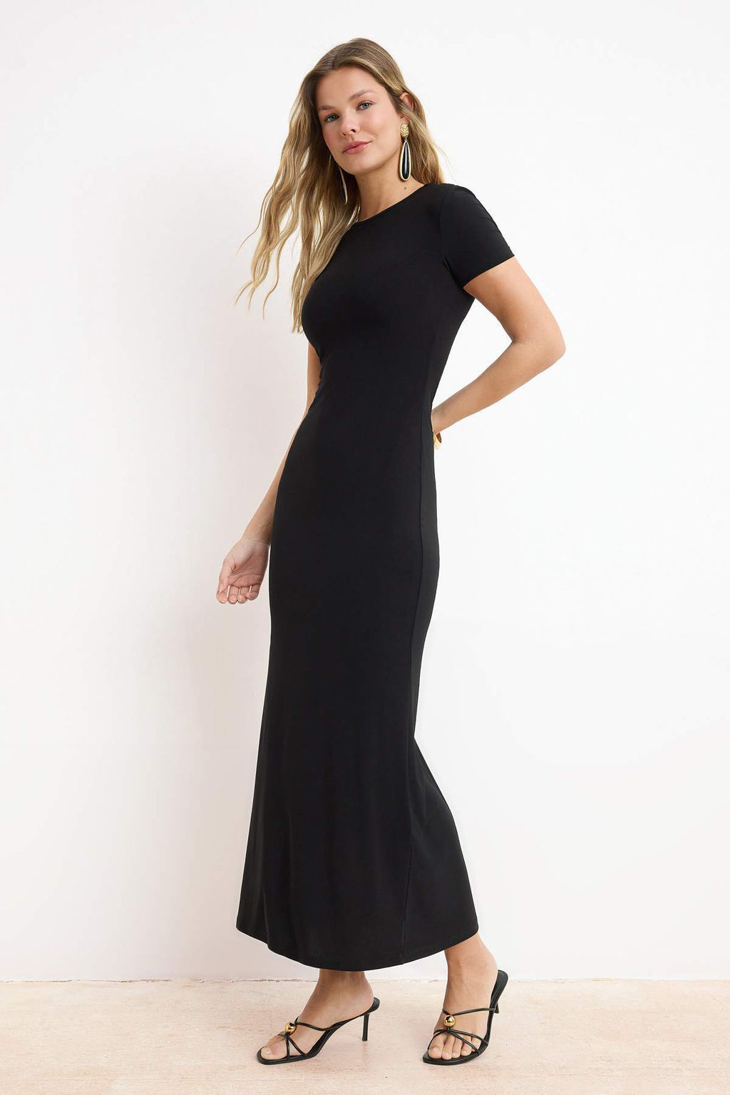 Siyah K?sa Kol Bodycone/Vucuda Oturan Bisiklet Yaka Esnek Orme Maxi Kalem Elbise TWOSS24EL00097