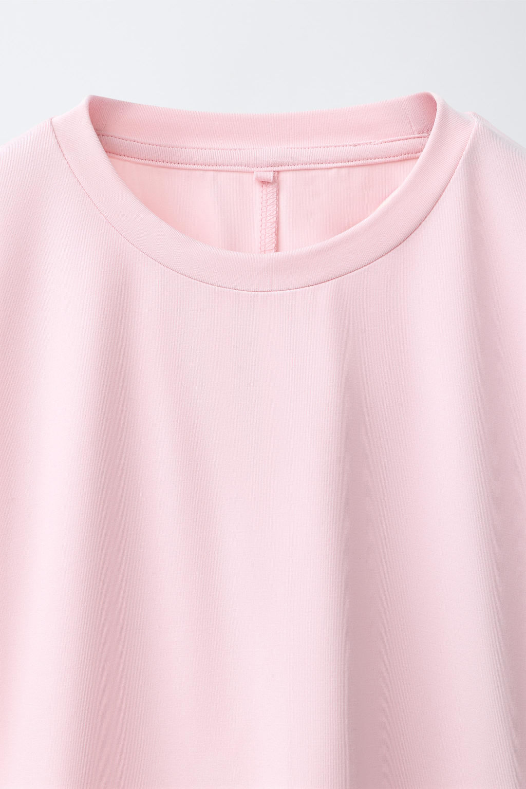 CAMISETA FLUIDA GYM CON MODAL / Rosa