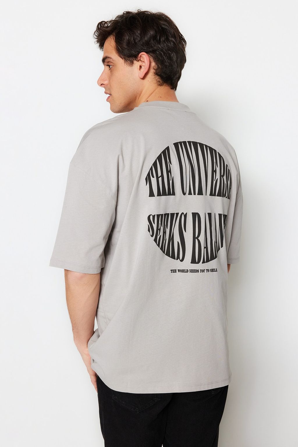 Trendyolmilla Man Gri Oversize Kabar?k Yaz? Bask?l? %100 Pamuklu T-Shirt TMNSS23TS00190  фото 3