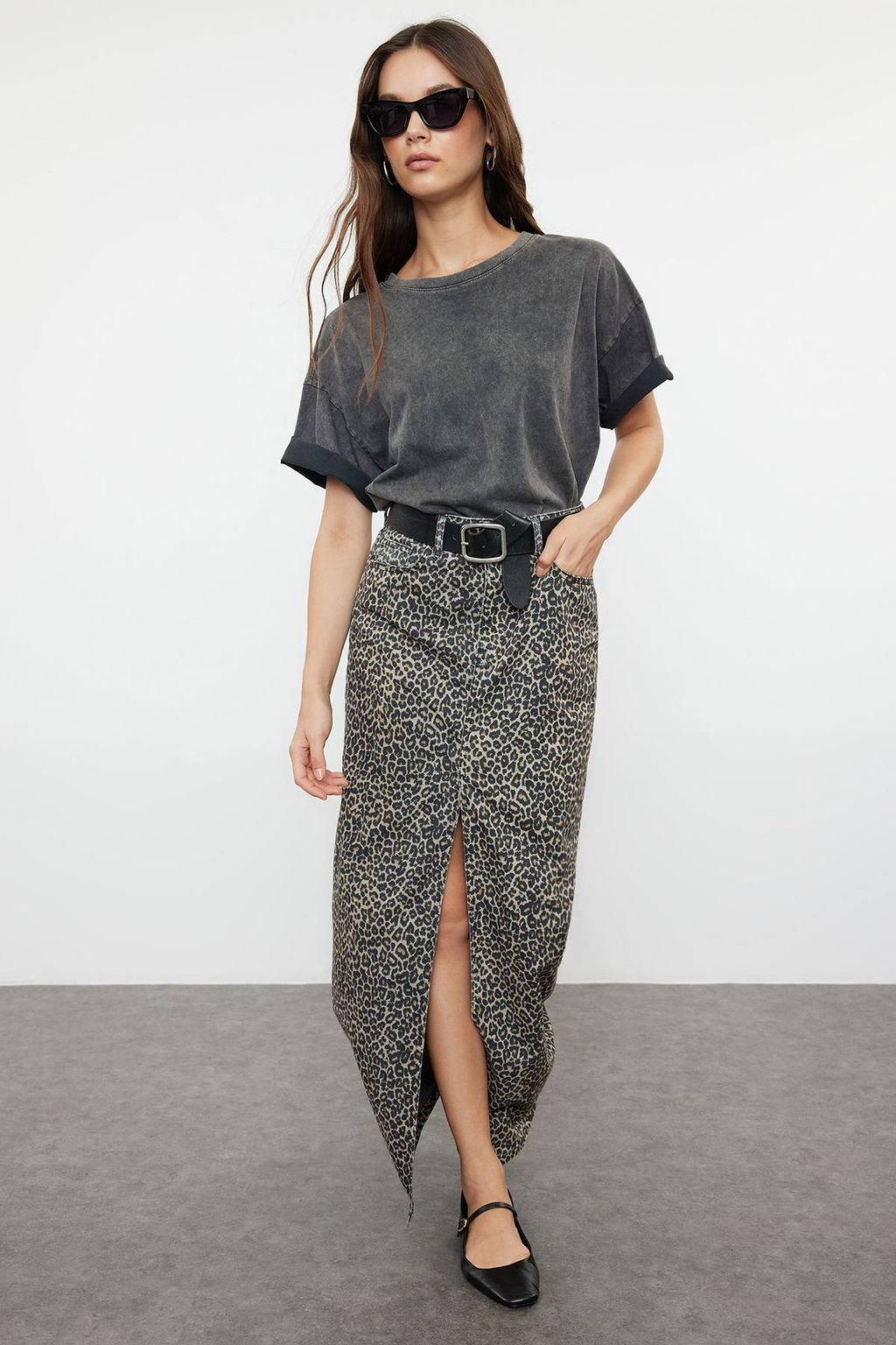 TRENDYOLMILLA Cok Renkli Leopar Desenli Kahverengi Midi Denim Etek TWOAW25ET00009 фото 2