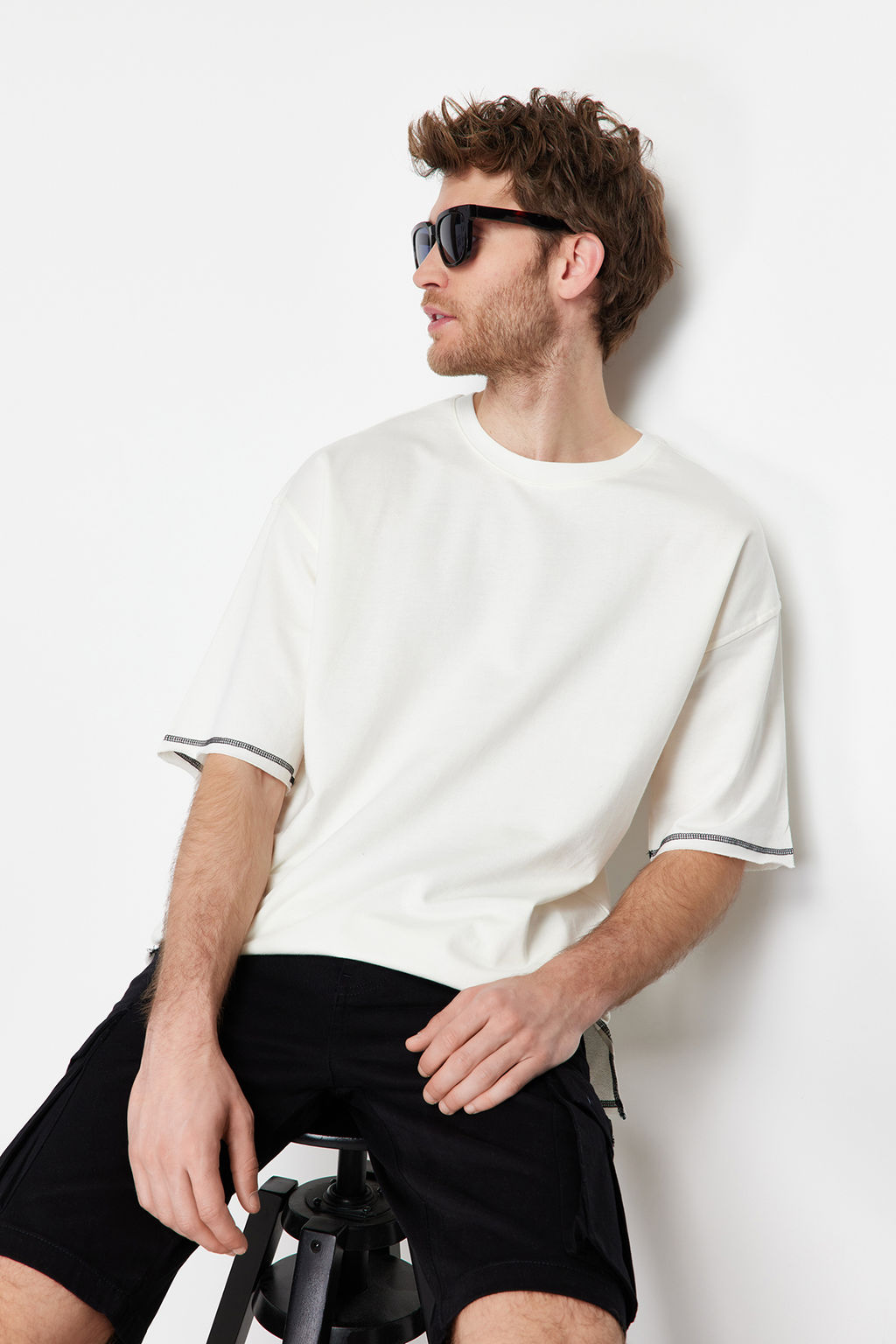 Ekru Oversize Dikis Detayl? %100 Pamuklu T-Shirt TMNSS24TS00094