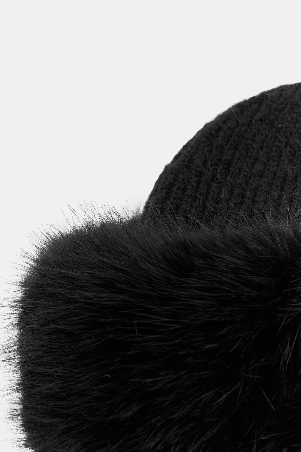 GORRO BEANIE PUNTO EFECTO PELO / Negro