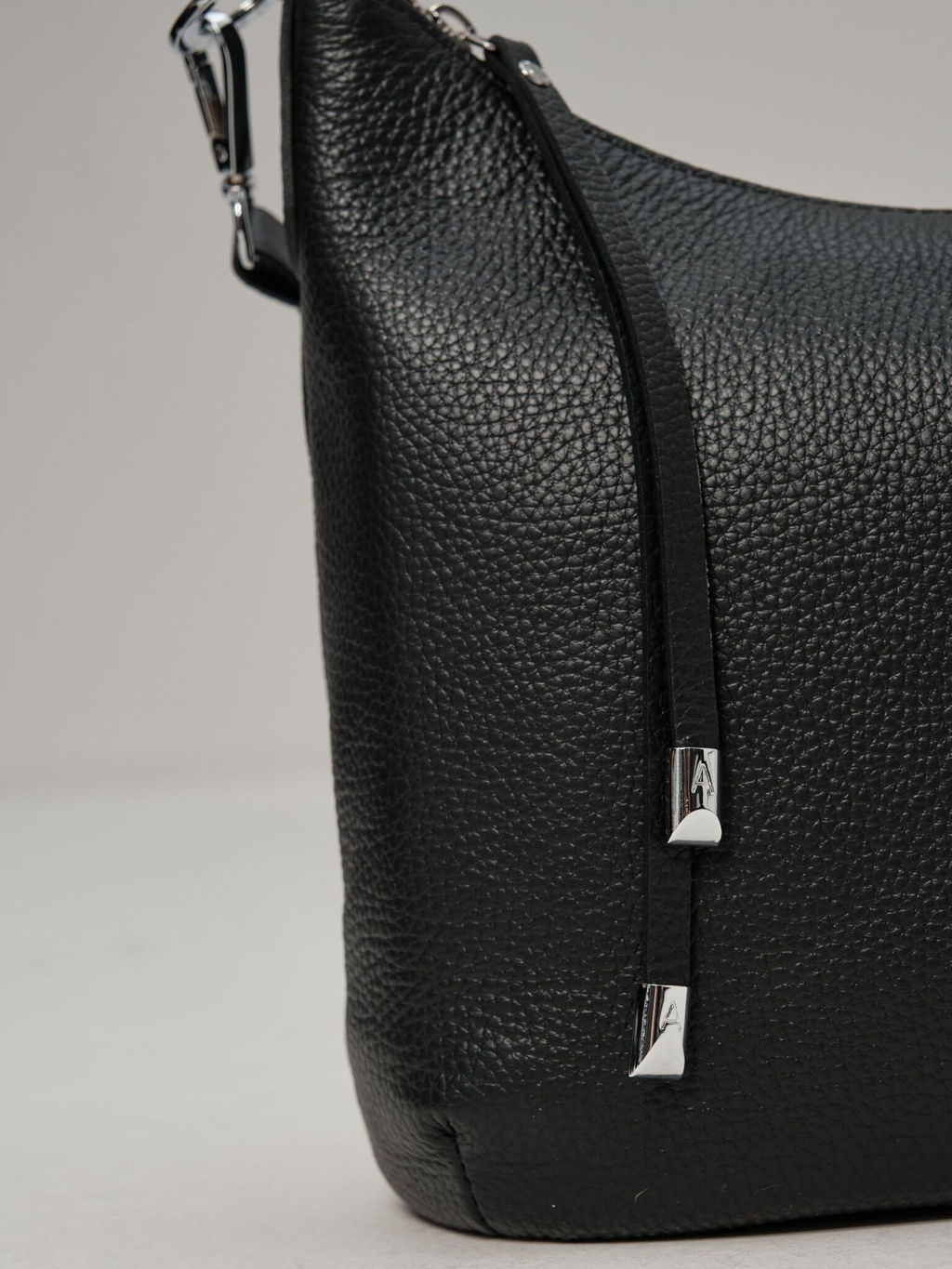 Сумка кожаная на плечо Azaro 3405 черная