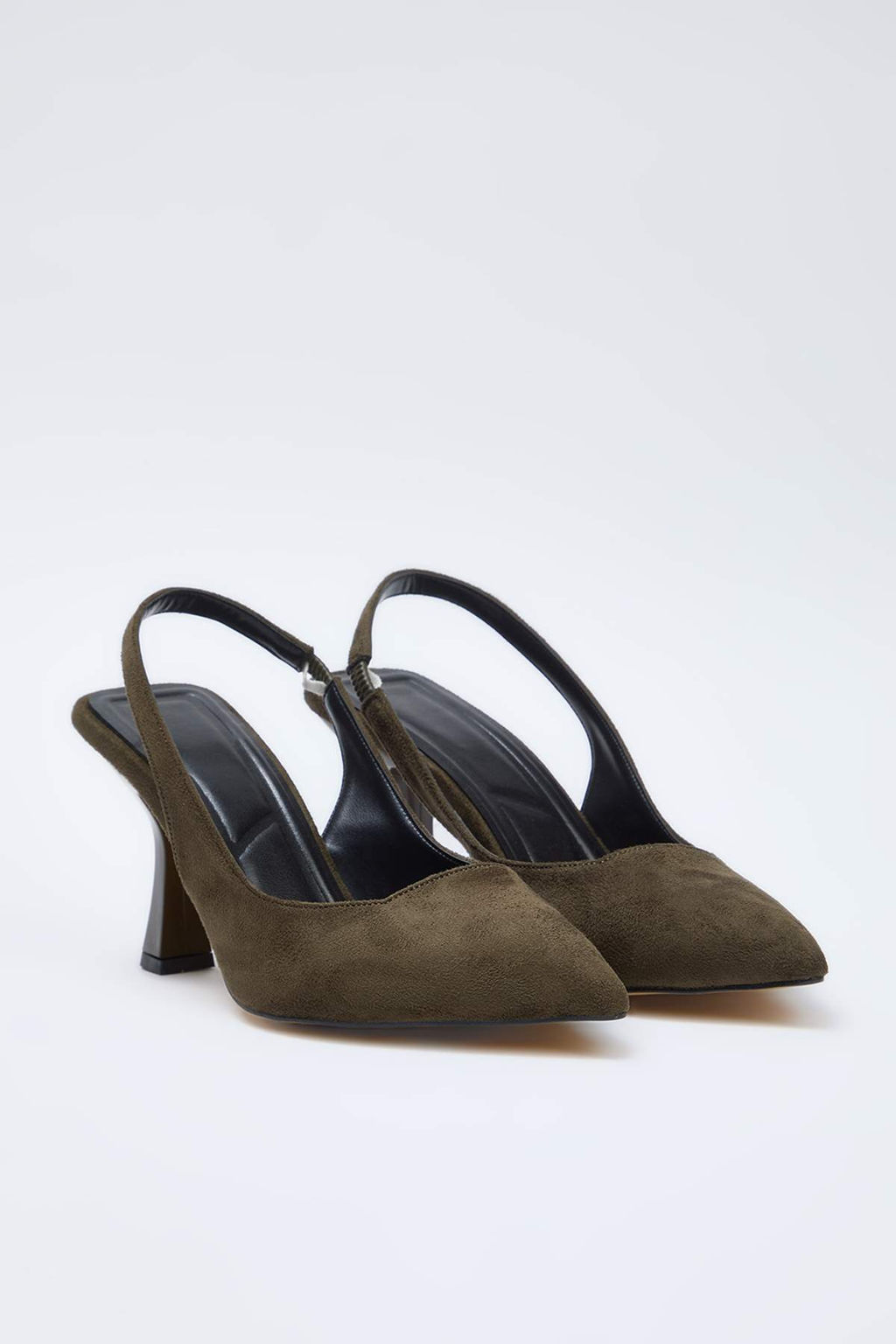 Trendyol Shoes Siyah Sivri Burun Arkas? Ac?k Kad?n Ince Topuklu Ayakkab? TAKAW25TO00010