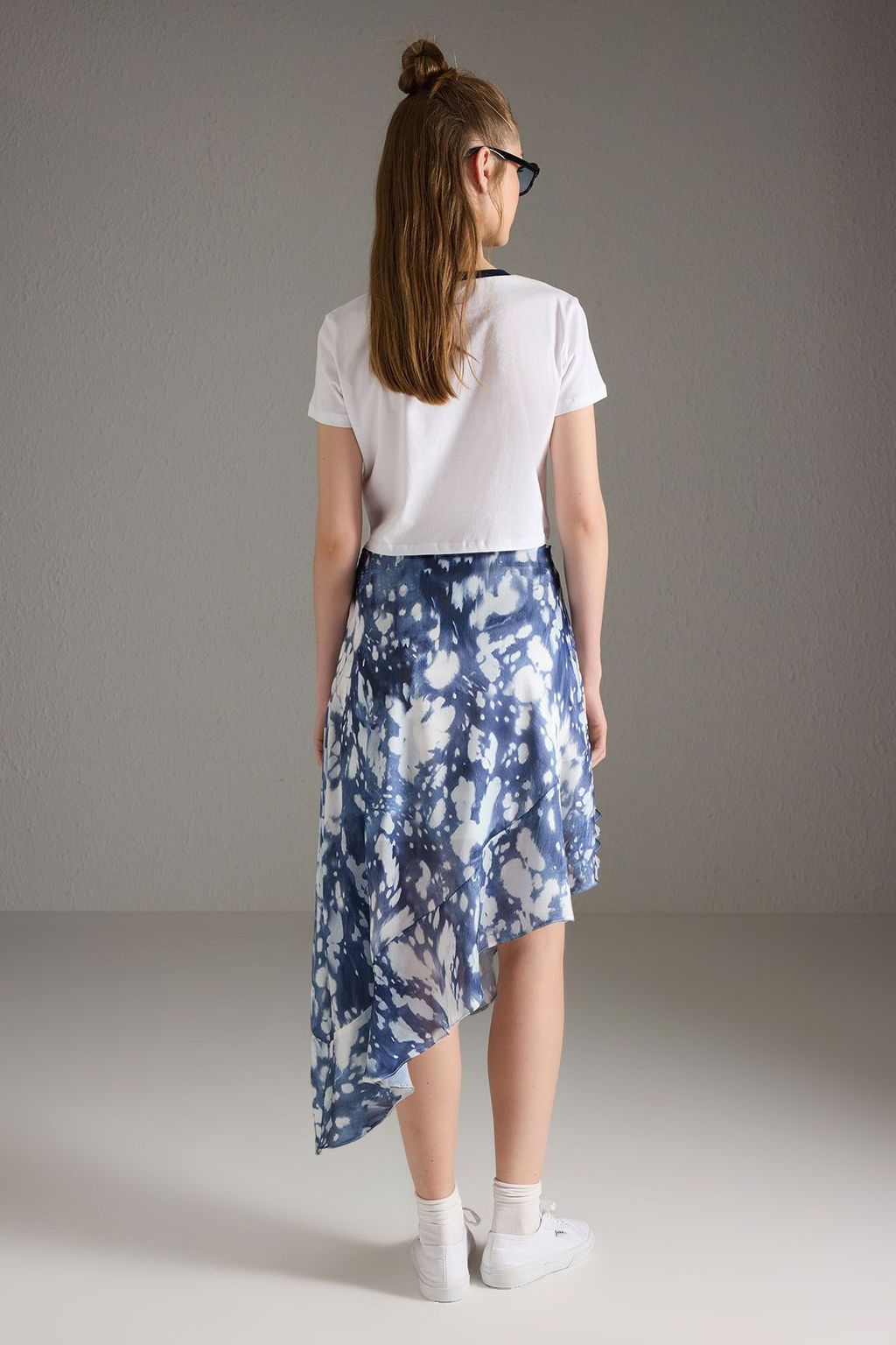 Trendyolmilla Mavi Desenli F?rf?rl? Asimetrik Dokuma SatenEtek TWOSS25ET00181 фото 4