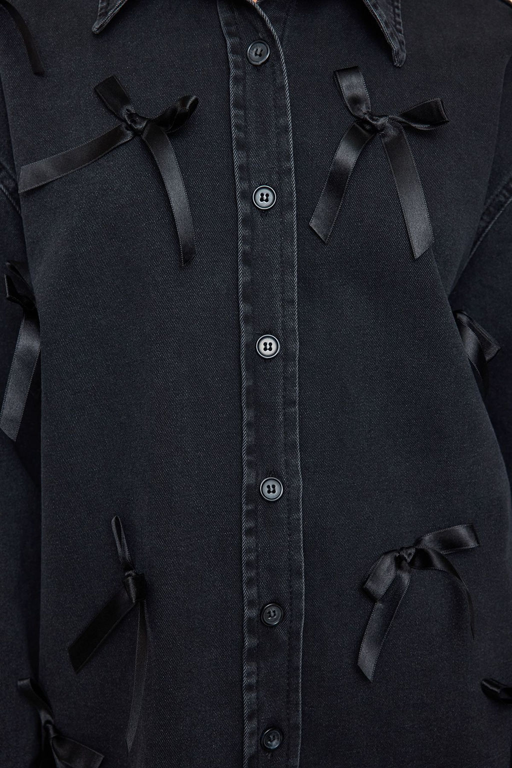 TRENDYOLMILLA Siyah Fiyonk/Kurdele Detayl? Denim Oversize Gomlek TWOSS25GO00002  фото 4