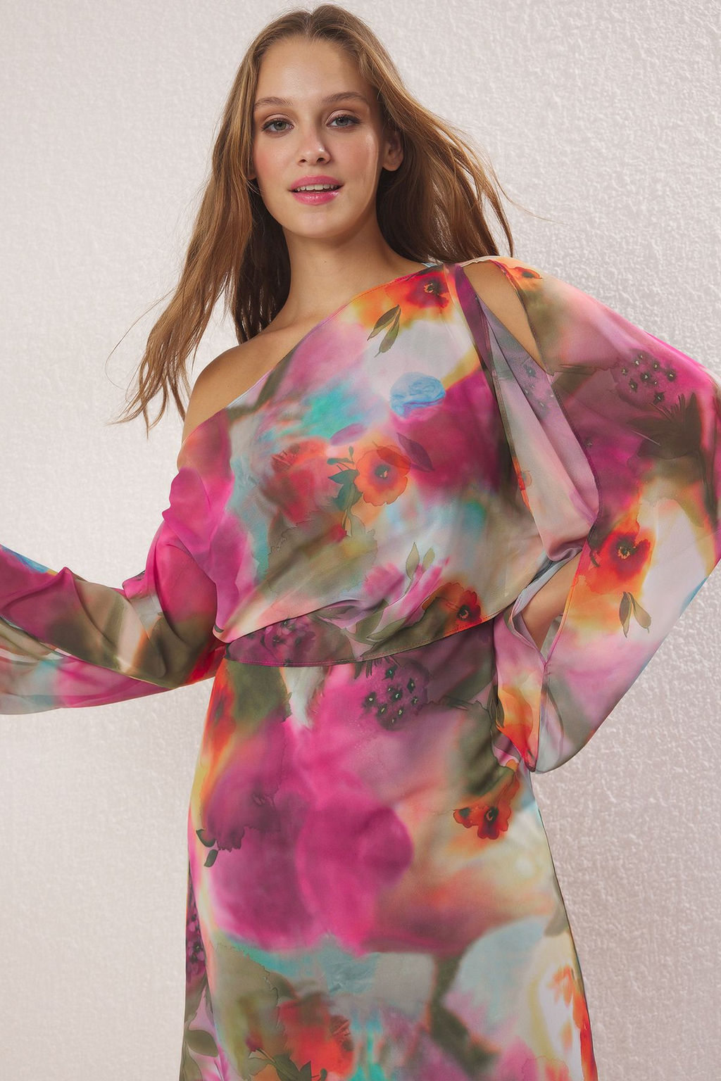 TRENDYOLMILLA Mavi Soyut Desenli Duz Kesim Pelerin Detayl? Maxi Astarl? Sifon Dokuma Elbise TWOSS25EL00014 фото 9