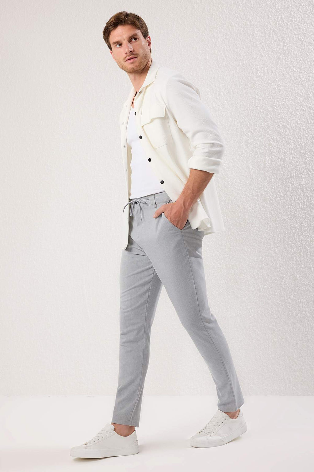 Ac?k Gri Slim Fit Beli Baglama Detayl? Lastikli Kumas Dokuma Pantolon TMNAW25PL00027